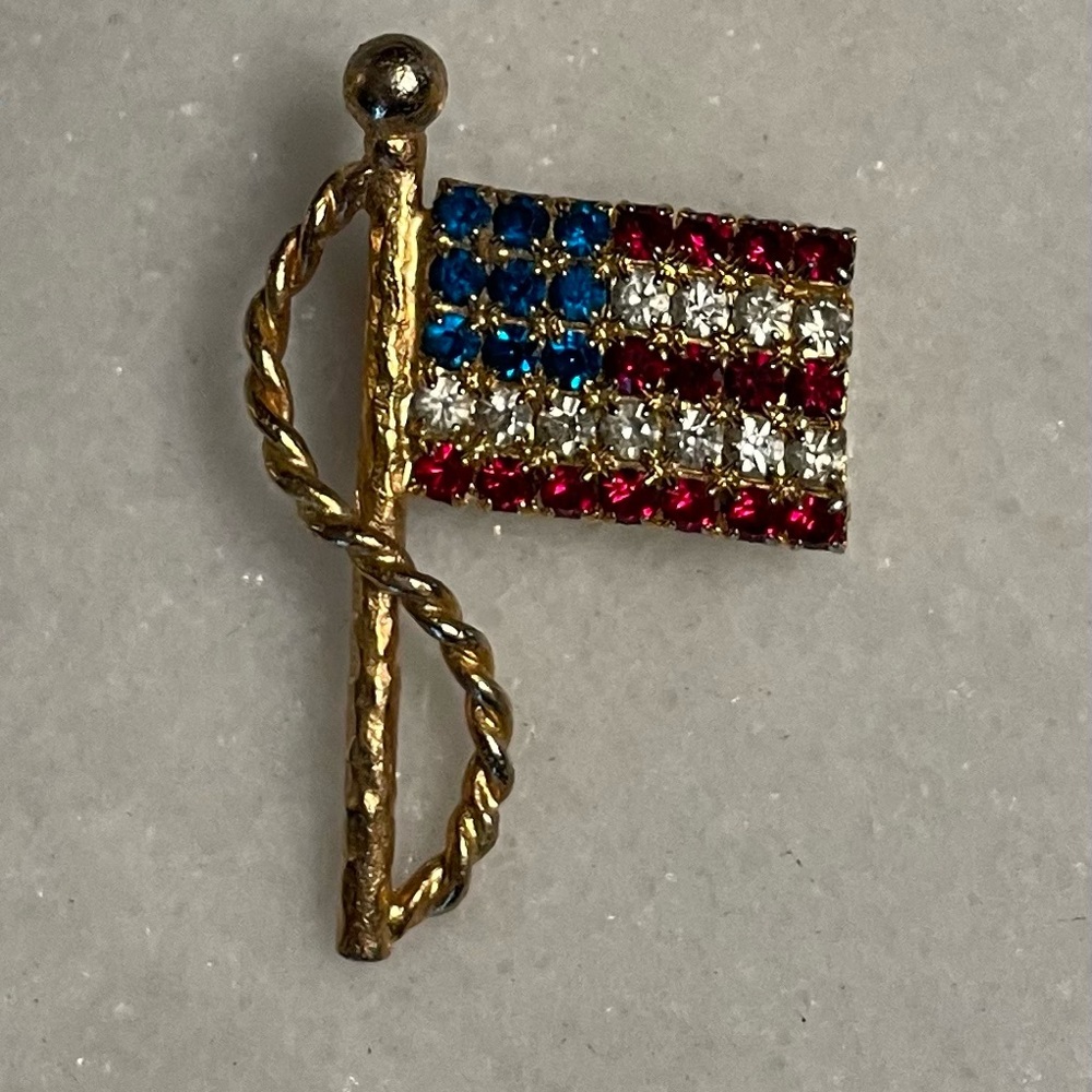 VTG American flag rhinestone pin